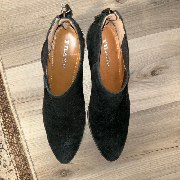Trask black suede pointed toe ankle boots zip closure block heel - Picture 7 of 7